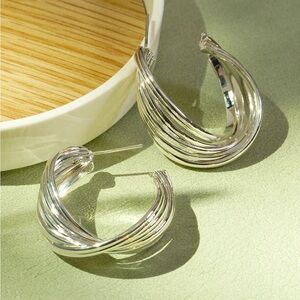 Twist Hoops in Silver